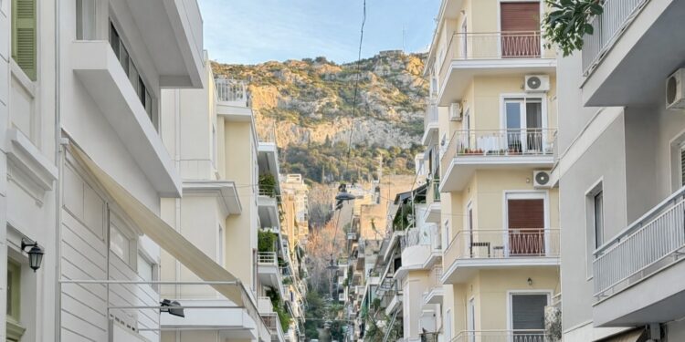 Ισχυρή ανάκαμψη στη στεγαστική πίστη – Άνοδος σε επιχειρηματικά και καταναλωτικά δάνεια το 2025