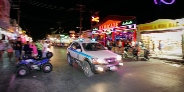 Κοινές περιπολίες Ελλήνων και Σέρβων αστυνομικών σε Χαλκιδική και Ζάκυνθο - ertnews.gr