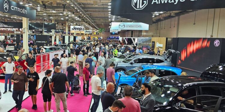 Επιστροφή του κόσμου στις εκθέσεις αυτοκινήτου
