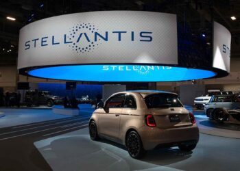 Stellantis: Νέα σχέδια για τα εργοστάσια στην Ιταλία