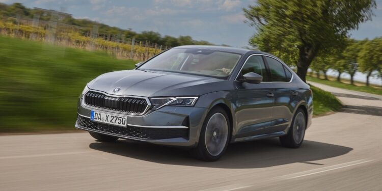 Φουλ υβριδικά και η Skoda
