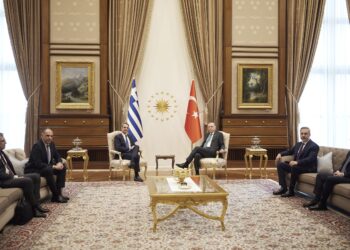 Βουλή: Οι κοινοβουλευτικοί εκπρόσωποι για τη συνάντηση Μητσοτάκη με Ερντογάν