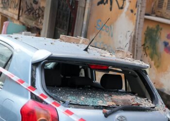 Τι κάνεις όταν πέσει δέντρο, μπαλκόνι ή κάτι άλλο στο αυτοκίνητό σου;