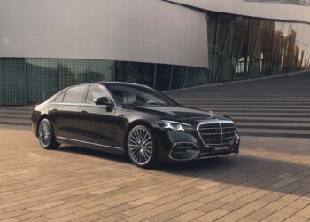Η νέα Mercedes S-Class δε πέφτει ούτε με… σφαίρες!