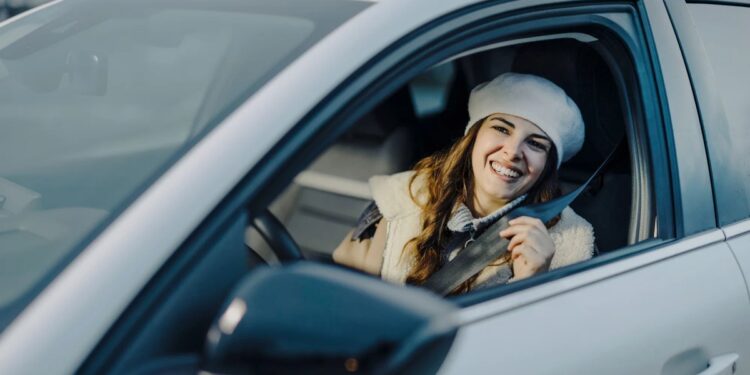 Γιατί είναι επικίνδυνο να φοράς χειμερινό μπουφάν κατά την οδήγηση