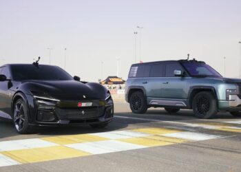 Ferrari vs Range Rover vs BYD: Ποιός κυριαρχεί στη πίστα; 