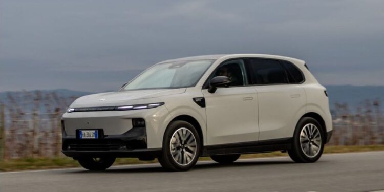 Διαθέσιμο το plug-in υβριδικό Leapmotor B10 στην Ελλάδα (+τιμές)