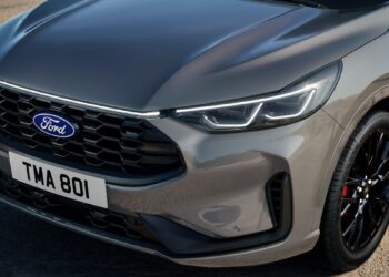 Ford: Τα φώτα Matrix LED κάνουν τη νύχτα μέρα