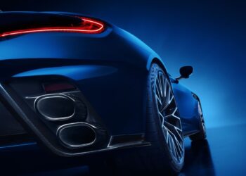 Aston Martin: Μαζικές περικοπές και «φρένο» στα EV