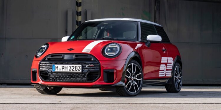MINI 1965 Victory Edition: Ρετρό αγωνιστικό πνεύμα με σύγχρονο στιλ