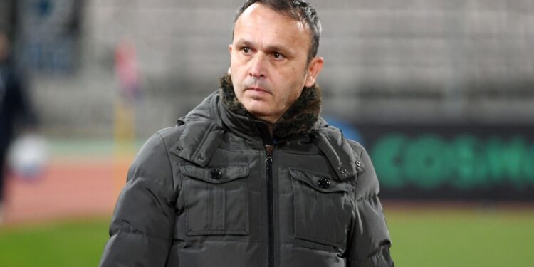 Αναλαμβάνει το... τιμόνι του Βόλου ο Μπράτσος - www.ertsports.gr