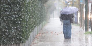 Καιρός: Επιδείνωση με ισχυρές καταιγίδες, θυελλώδεις ανέμους και κύμα ερημικής σκόνης – Live η πορεία της κακοκαιρίας