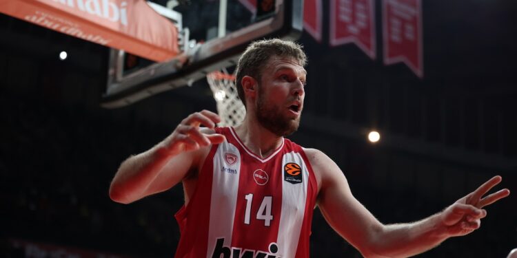 Βεζένκοφ: «Πρέπει να πηγαίνεις μέρα-μέρα, μέχρι να φθάσεις στον στόχο σου» (vid) - www.ertsports.gr