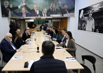 ΠΑΣΟΚ: Πρώτη μεγάλη συνάντηση των στελεχών ενόψει του συνεδρίου – Μήνυμα «συστράτευσης» από Ανδρουλάκη
