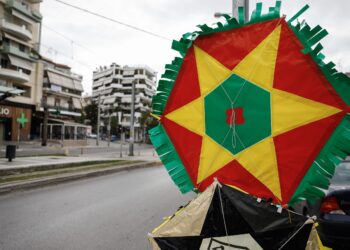 Χαρταετός με QR code με οδηγίες και ανεμολόγιο - Ο κατασκευαστής του μιλάει στο ΕΡΤnews και αποκαλύπτει όλα τα μυστικά για εγγυημένο πέταγμα - ertnews.gr