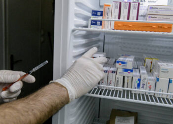 Σε έξαρση οι αναπνευστικές λοιμώξεις: Εννιά θάνατοι από γρίπη και 7 από COVID-19 την τελευταία εβδομάδα