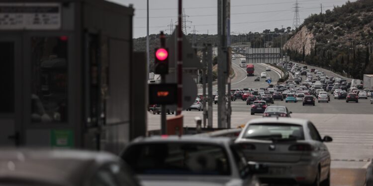 Με κακοκαιρία η έξοδος των εκδρομέων του τριημέρου: Ψυχρό μέτωπο με καταιγίδες και 8 μποφόρ - Μέτρα σε εθνικές οδούς, σταθμούς, αεροδρόμια και λιμάνια - ertnews.gr