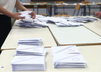 Δημοσκόπηση Interview: Σταθερή πρωτιά της ΝΔ έναντι του ΠΑΣΟΚ