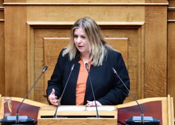 Αναφορά της Συρεγγέλα στη Βουλή κατά Κωνσταντοπούλου για αντιδεοντολογική και υβριστική συμπεριφορά