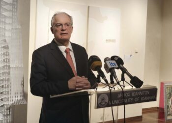 Ο Κ. Τασούλας εγκαινίασε την έκθεση «Διαχρονικές Υφές» στα Ιωάννινα: «Ένα οδοιπορικό διαρκούς έμπνευσης»
