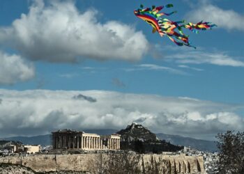 Καιρός: Πού θα επιμείνουν για λίγες ακόμα ώρες τα έντονα φαινόμενα – Με λιακάδα το πέταγμα του χαρταετού - ertnews.gr
