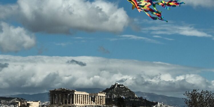 Καιρός: Πού θα επιμείνουν για λίγες ακόμα ώρες τα έντονα φαινόμενα – Με λιακάδα το πέταγμα του χαρταετού - ertnews.gr