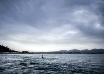 Καιρός: Άστατος με βροχές και καταιγίδες - Με ομπρέλα η Τσικνοπέμπτη - ertnews.gr