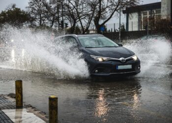 Καταιγίδες στο Αιγαίο και χιόνια στα ορεινά - Πότε υποχωρεί η κακοκαιρία - ertnews.gr