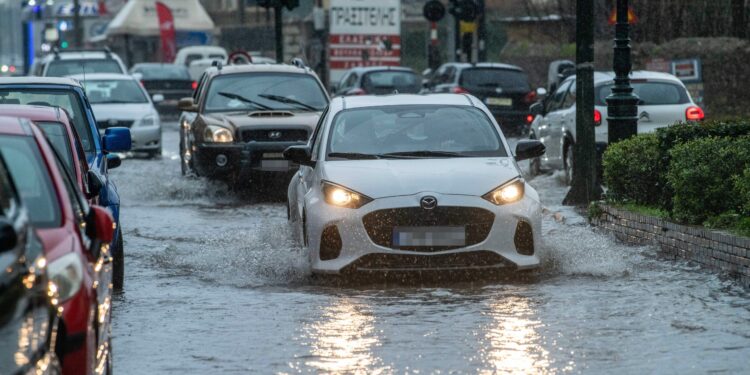 Καιρός: Τσικνοπέμπτη με ισχυρές καταιγίδες και θυελλώδεις ανέμους - Ποιες περιοχές βρίσκονται στο επίκεντρο, πότε υποχωρούν τα φαινόμενα - ertnews.gr