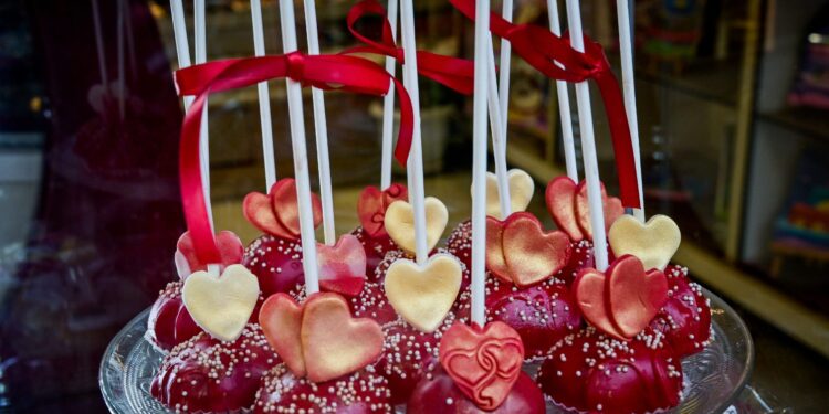 Εορτολόγιο: Ποιοι γιορτάζουν στις 14 Φεβρουαρίου - ertnews.gr