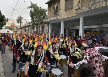 Η Αθήνα κορυφώνει τις αποκριάτικες εκδηλώσεις της - Στις 17:00 από την πλατεία Συντάγματος θα ξεκινήσει η πομπή με τους καρναβαλιστές - ertnews.gr
