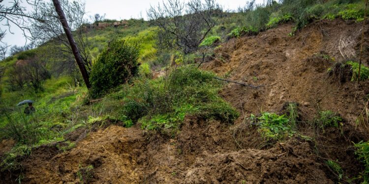 Εκτεταμένα κατολισθητικά φαινόμενα και άνοδος της στάθμης της θάλασσας στη Δυτική Ελλάδα – Ο Ευθ. Λέκκας εξηγεί στο ΕΡΤnews - ertnews.gr