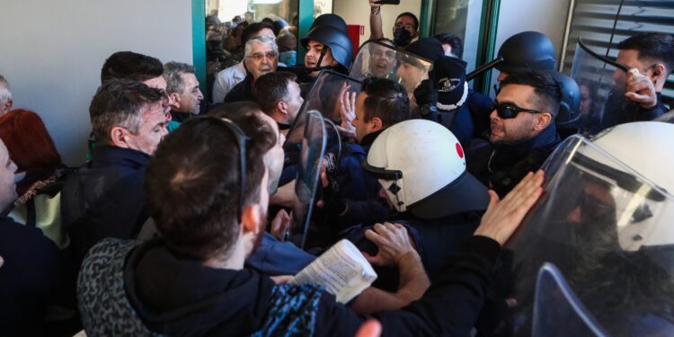 Δημογλίδου στο ΕΡΤnews για τα επεισόδια στο Κρατικό Νίκαιας: Δεν προκύπτει αστυνομική βία, αντιθέτως κάποιοι συγκεντρωμένοι επιτέθηκαν σε αστυνομικούς - ertnews.gr