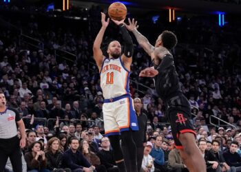 Buzzer Beater από τον Γκριν για τους Σανς, ο Μπράνσον "σημαιοφόρος" στην ανατροπή των Νικς επί των Ρόκετς - www.ertsports.gr