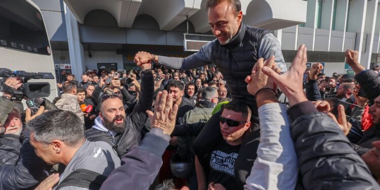 ΟΦΗ: Αποθέωση στο Ηράκλειο για τους θριαμβευτές (pics+vid) - www.ertsports.gr