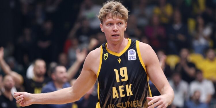 ΑΕΚ: Εκτός εξάδας ξένων ο Κουζμίνσκας με Ολυμπιακό - www.ertsports.gr