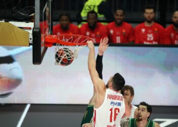 Ο Παπανικολάου σχολίασε το εντυπωσιακό κάρφωμα του απέναντι στον Παναθηναϊκό (vid) - www.ertsports.gr