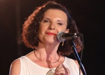 Με το μαντήλι που σκούπισα το δάκρυ του πατέρα μου πριν «φύγει», άγγιξα και τα δάκρυα της μητέρας μου πριν πεθάνει