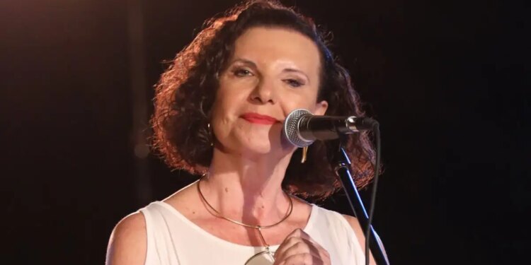 Με το μαντήλι που σκούπισα το δάκρυ του πατέρα μου πριν «φύγει», άγγιξα και τα δάκρυα της μητέρας μου πριν πεθάνει