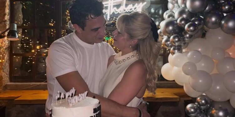 Δήμος Αναστασιάδης: Πάρτι - έκπληξη για τα γενέθλιά του