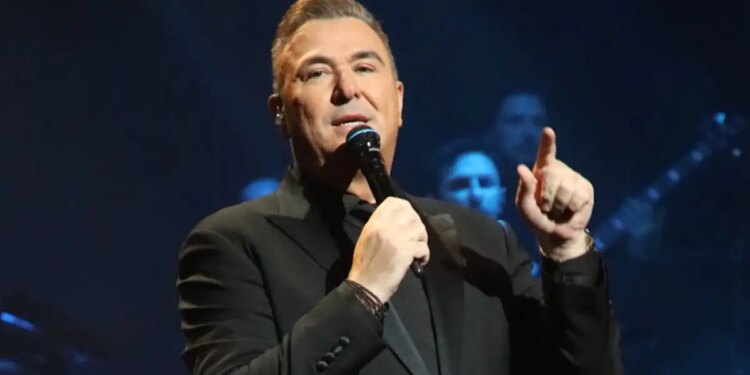 Ο Αντώνης Ρέμος μάγεψε το London Palladium σε μια sold out συναυλία