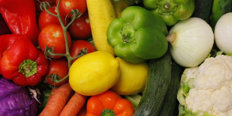 Ελαιόλαδο, ζωμός οστών και κομπούχα: Μύθοι και αλήθειες για τις τροφές που βελτιώνουν την υγεία του εντέρου