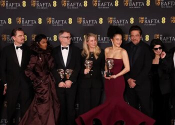 Η μαύρη κωμωδία «Μια μάχη μετά την άλλη» κέρδισε τα βραβεία καλύτερης ταινίας και σκηνοθεσίας