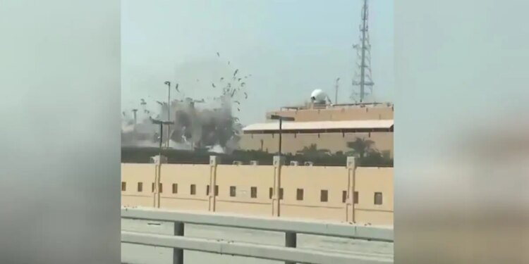 Επίθεση στο Ιράν: Βίντεο ντοκουμέντο από τις εκρήξεις στην αμερικανική βάση στο Μπαχρέιν - Νεκρός και τραυματίες στη Βαγδάτη
