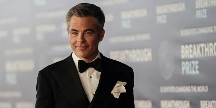 Ο Κρις Πάιν σε συζητήσεις για τη ρομαντική κομεντί «The Catch» με πρωταγωνίστρια την Έμμα Στόουν