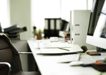 Ο μέσος μισθός πλήρους απασχόλησης έσπασε το «φράγμα» των 1.500 ευρώ, ένα χρόνο νωρίτερα