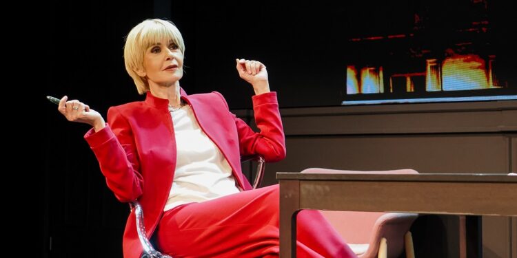 Θεσσαλονίκη: Η παράσταση «Ο Αόρατος Επισκέπτης» στο Θέατρο Αριστοτέλειον