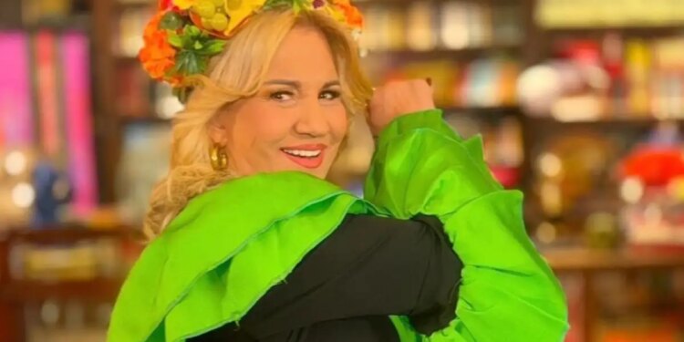 Η Δέσποινα Μοιραράκη ντύθηκε Βραζιλιάνα και το έριξε στον χορό