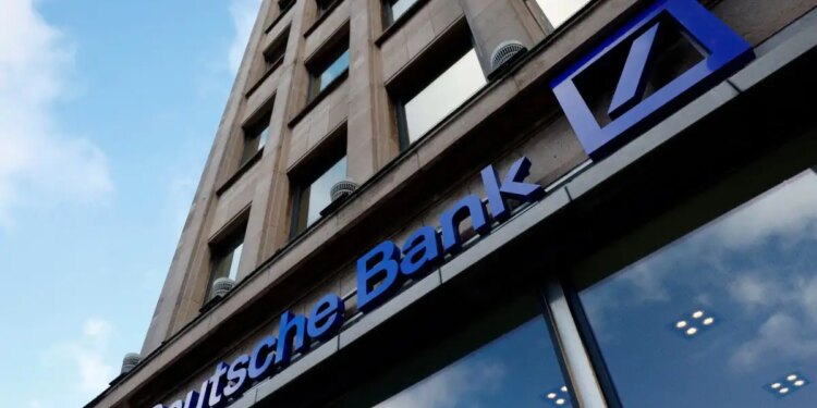 Αποκάλυψη FT: Το παρασκήνιο της συνεργασίας Deutsche Bank και Επστάιν, ήταν «Key Client» της από το 2013-2019