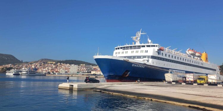 Αλλαγές στα ακτοπλοϊκά δρομολόγια λόγω των ισχυρών ανέμων – Για ποια λιμάνια έχουν εκδοθεί απαγορευτικά απόπλου